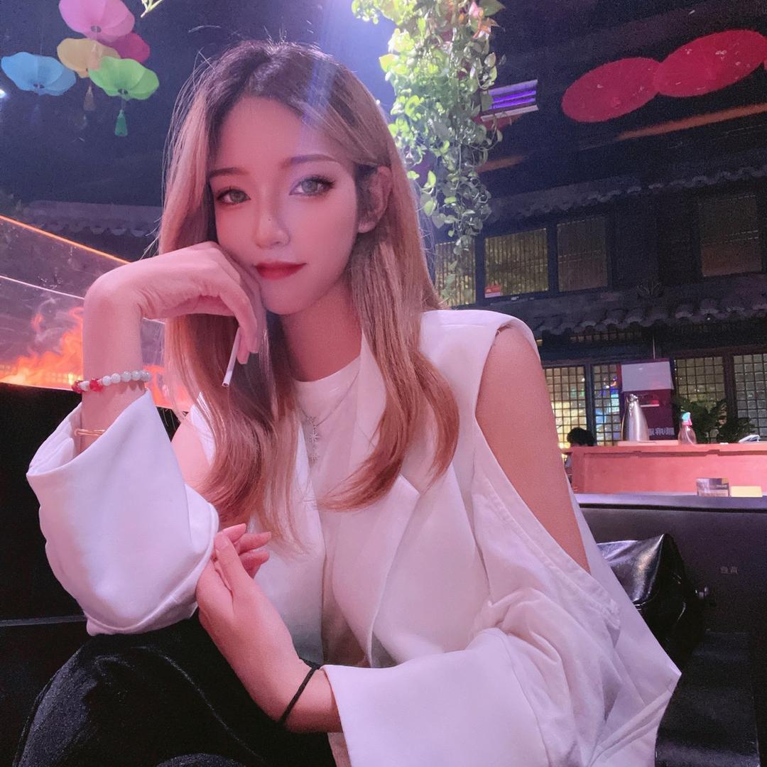 飞檐走壁的疯批大美人