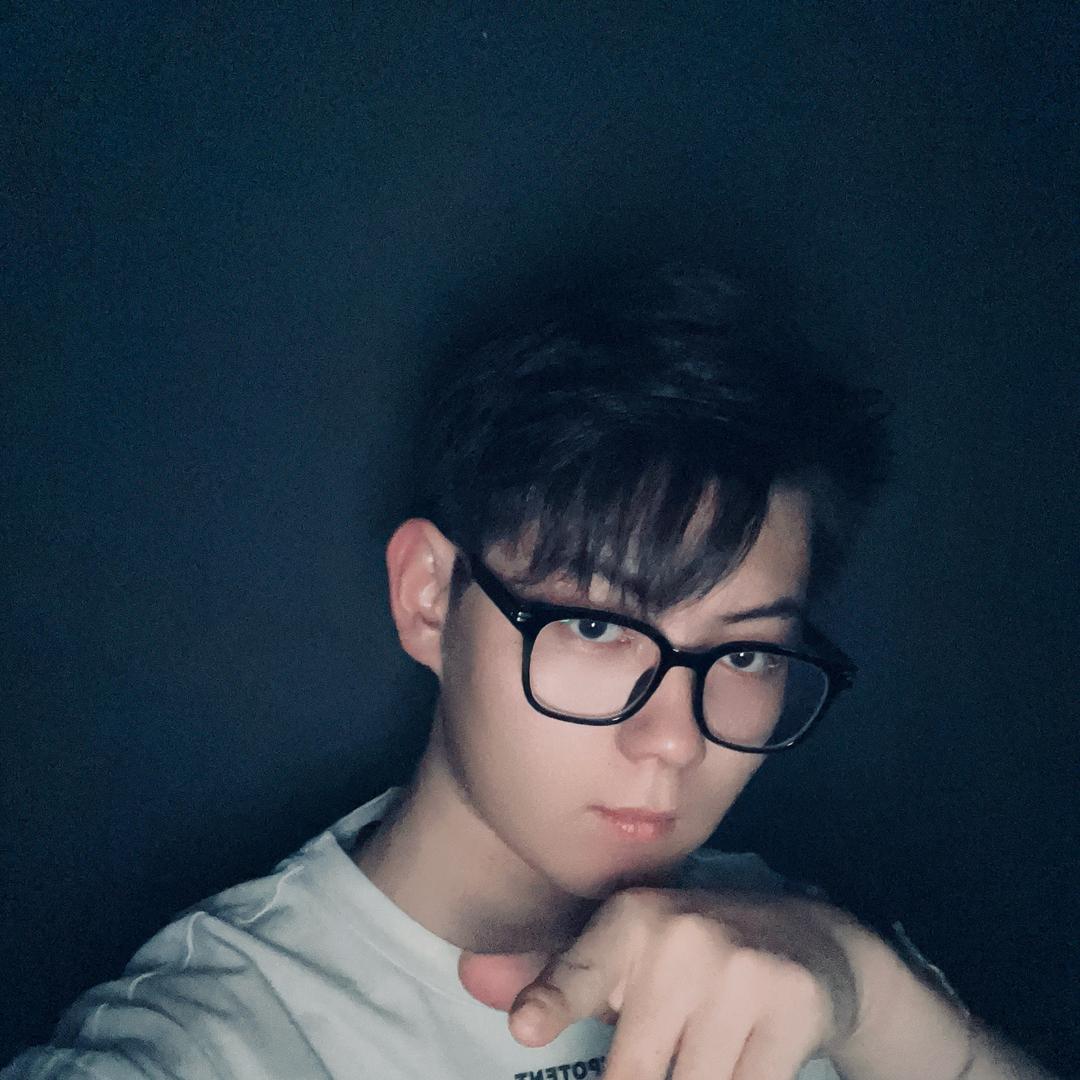 伟伟很坦酷