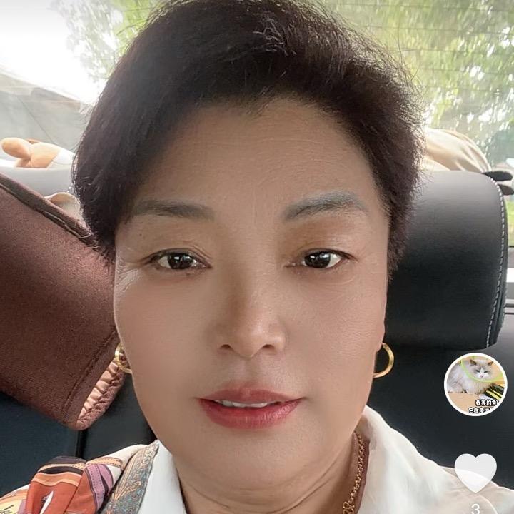 金莹（运动服饰）