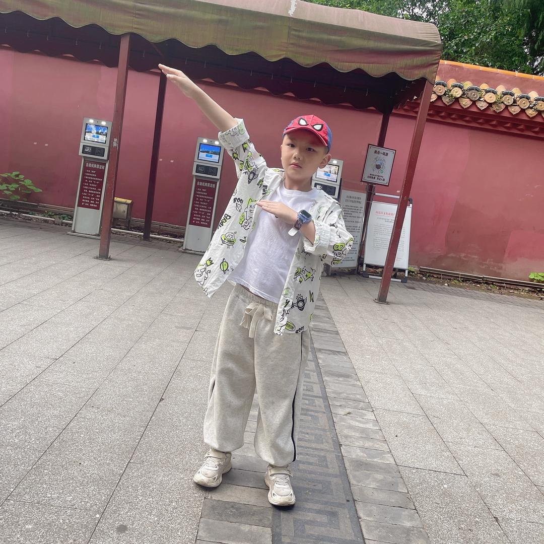 用微笑诠释幸福