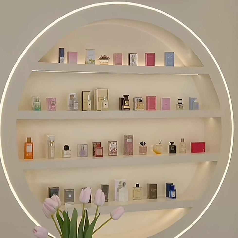 향수 좀 뿌려 봐요.