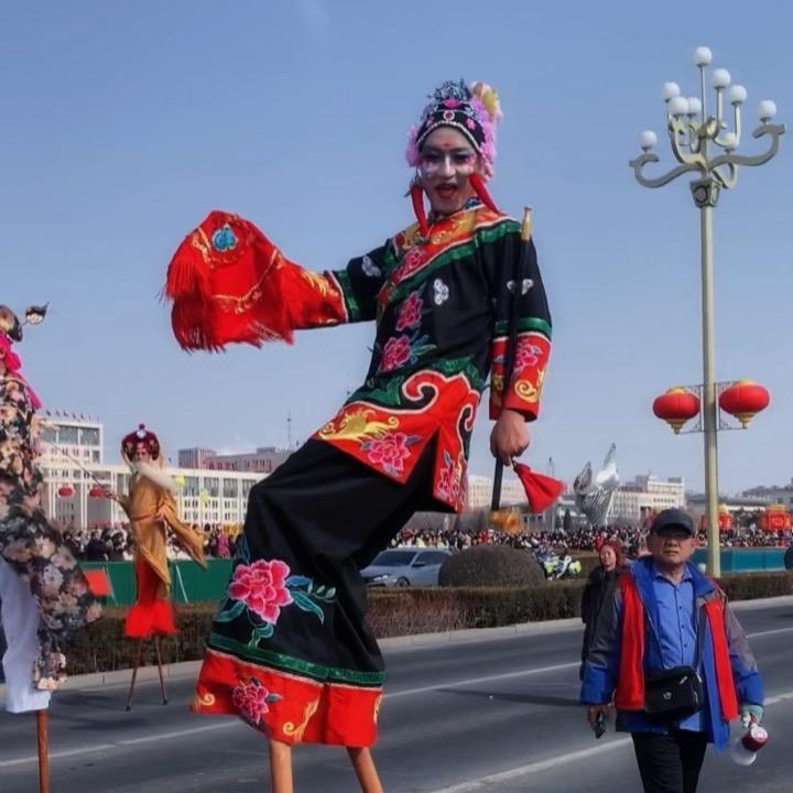 （高跷妖娆男媒婆）新桥驾校刘教练