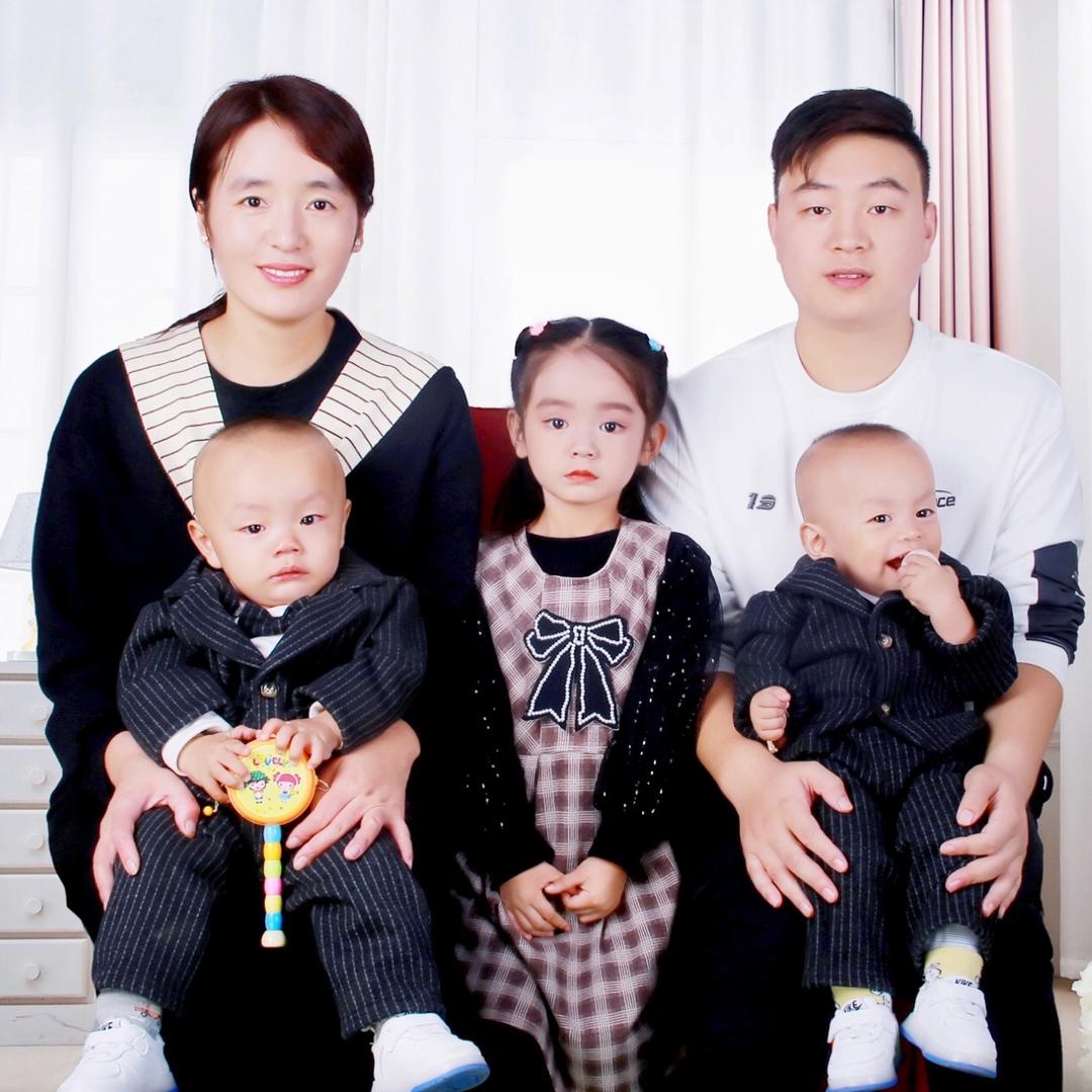 姐姐和双胞胎弟弟