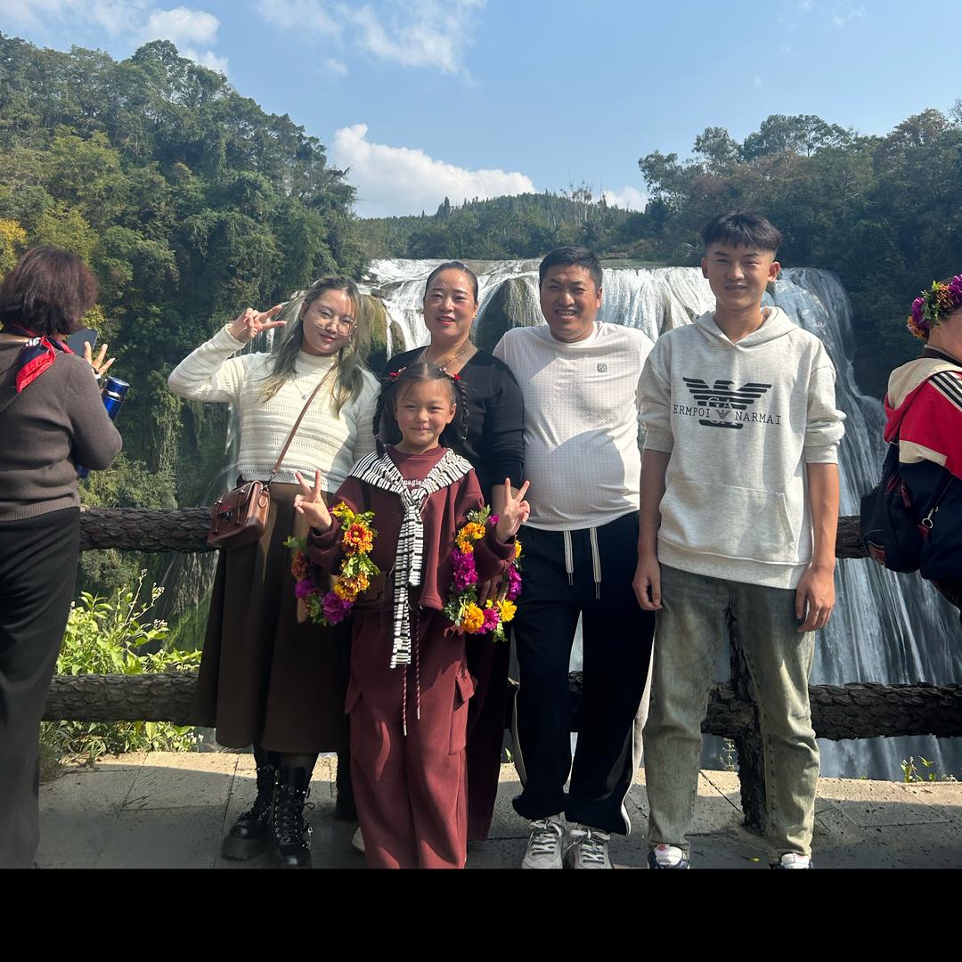 沈宽伊，岩腊豪节摩托车立马电动车