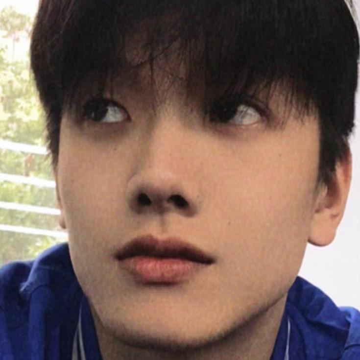 太冷躲进浴室吹浴霸