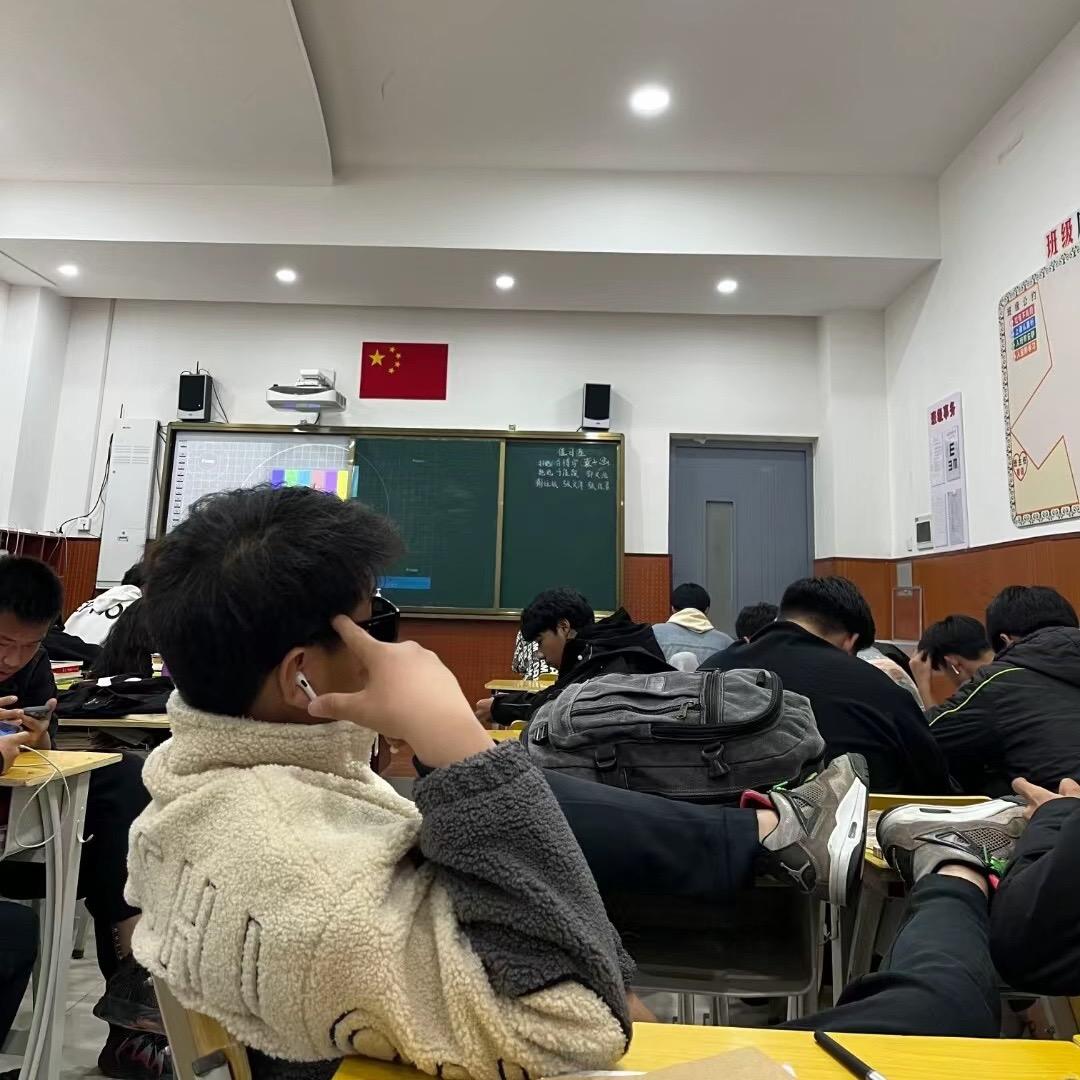 硕硕不会踢后卫
