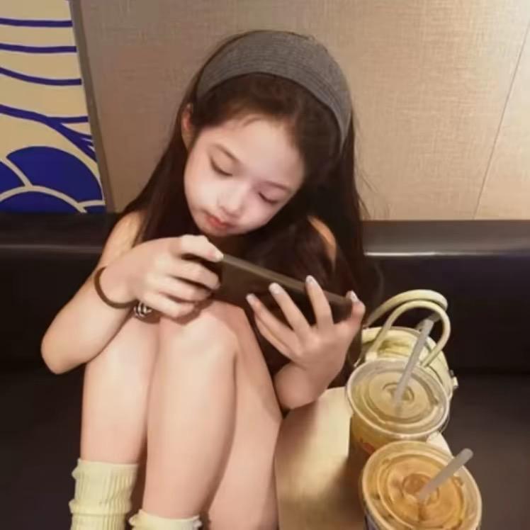 刘刘ㅤㅤ ㅤㅤㅤㅤ