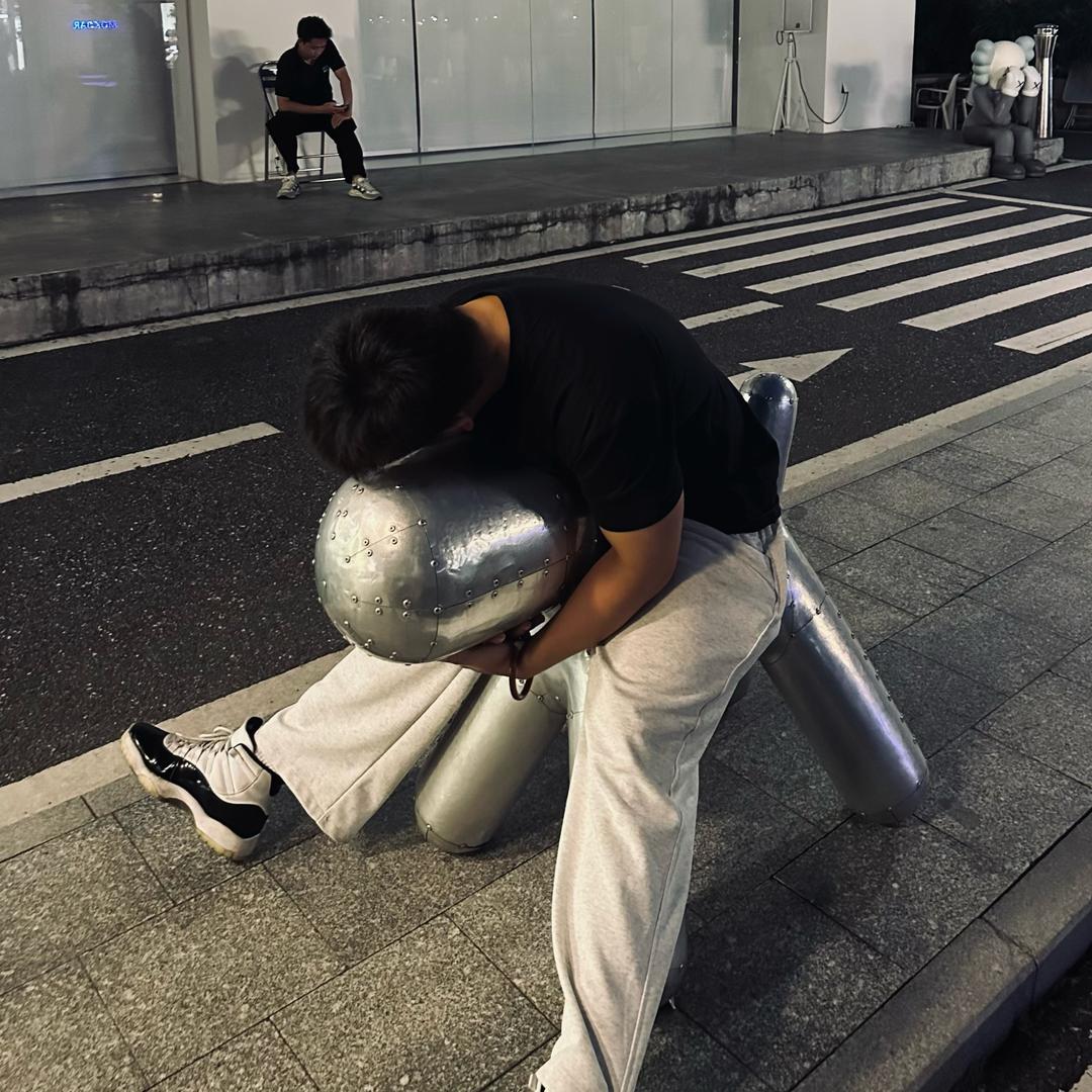 些许潦草.