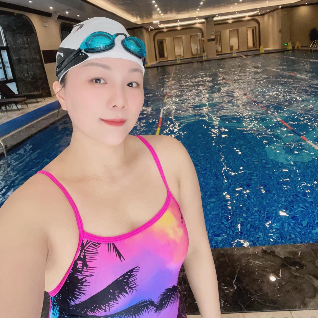 南宁表姐游泳