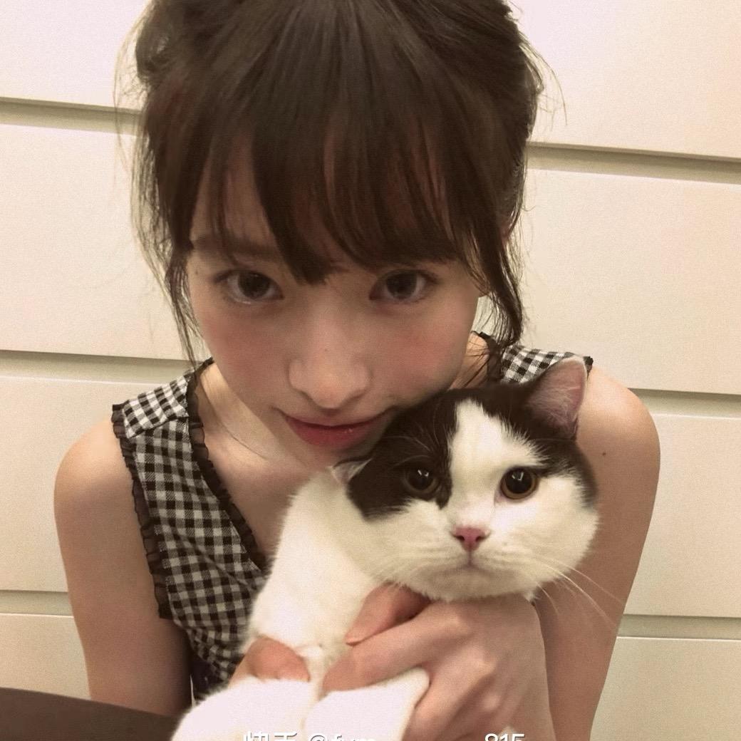 小F