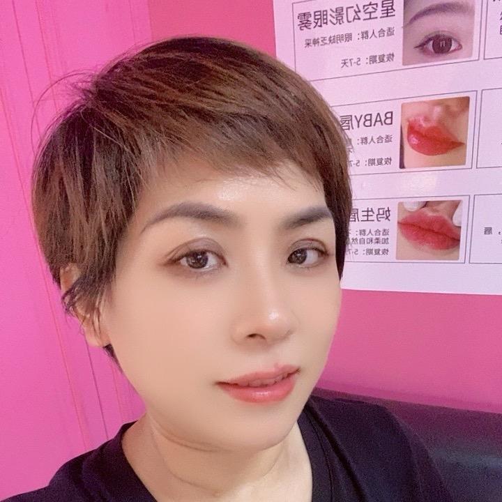 周语晨～美画轻奢美甲招商部