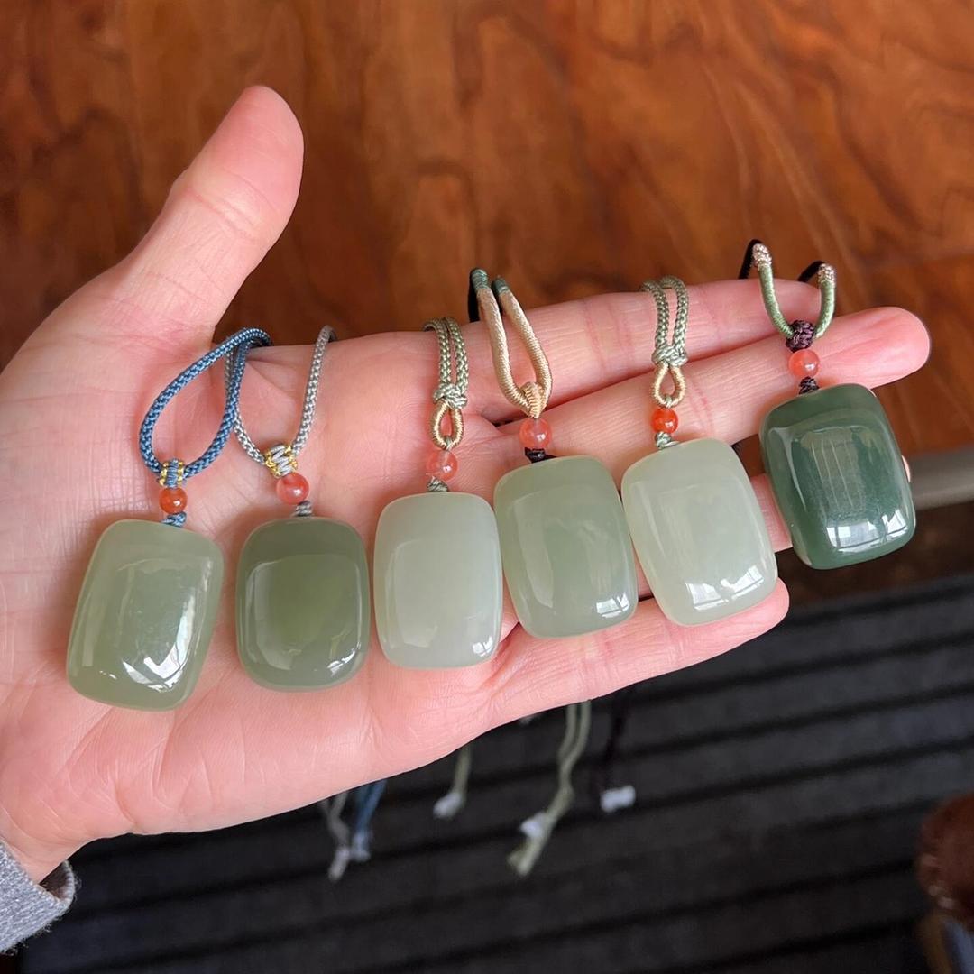 冬冬在石佛寺卖珠宝💎