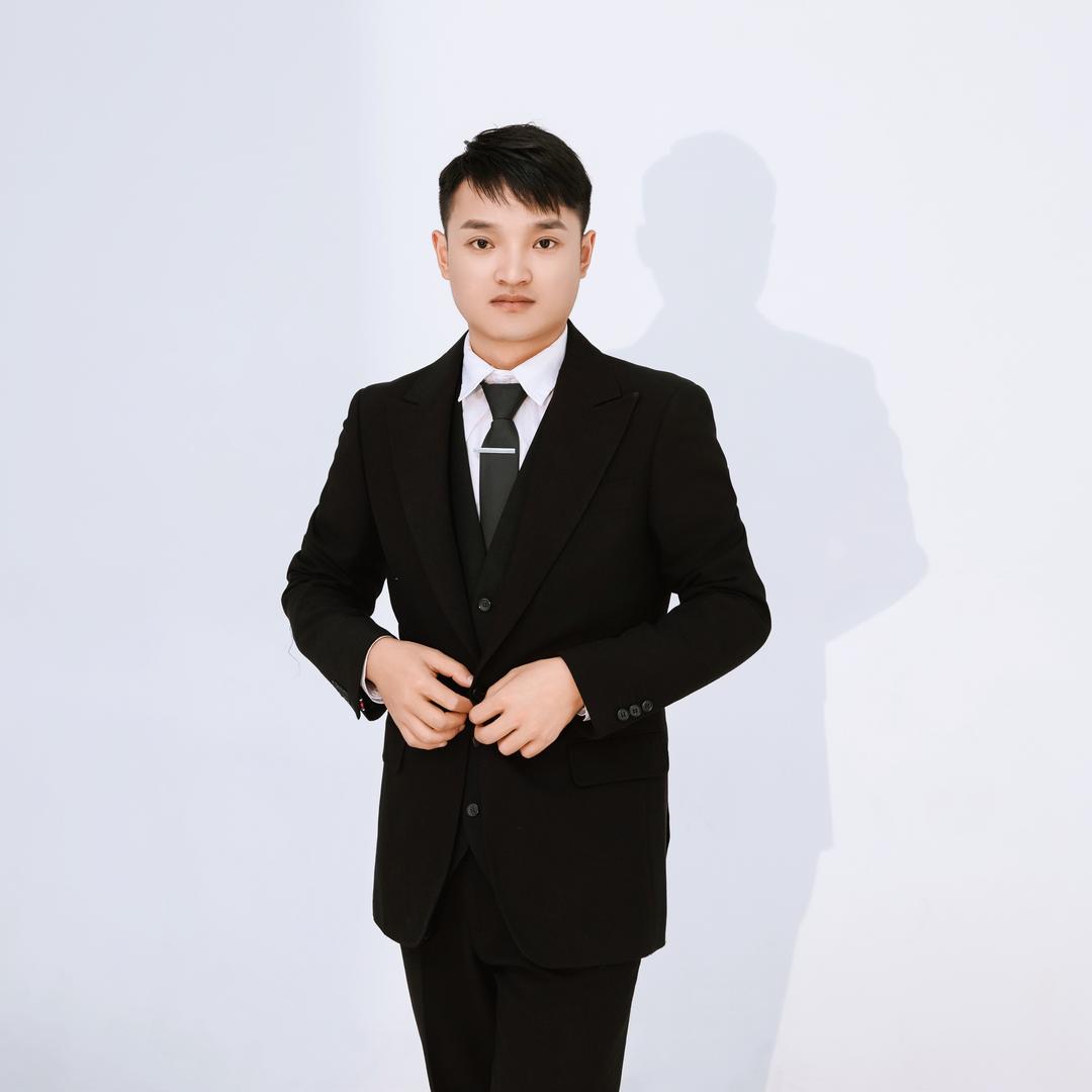小何同学
