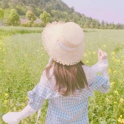 淡然一笑