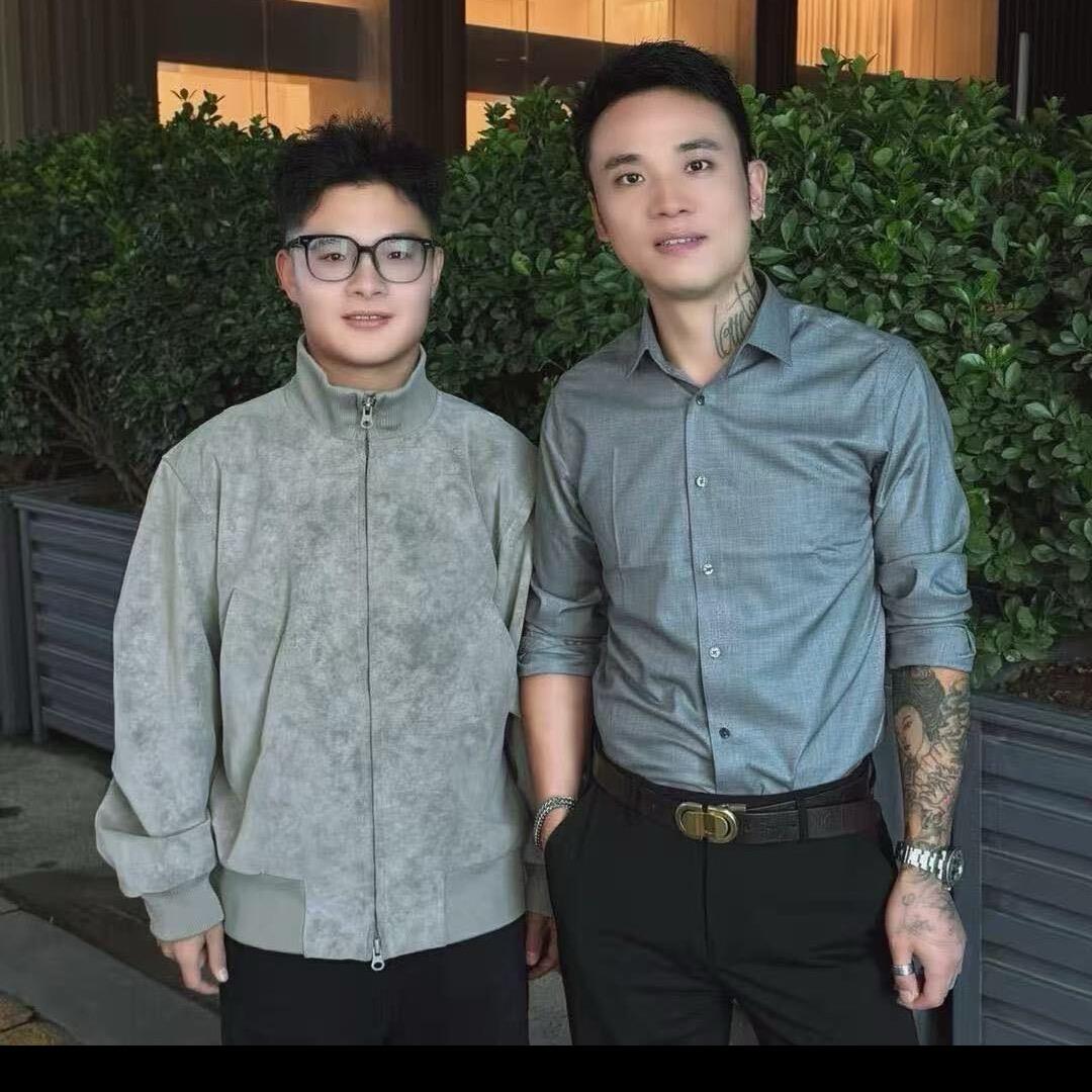 丰田霸道       一车传三代