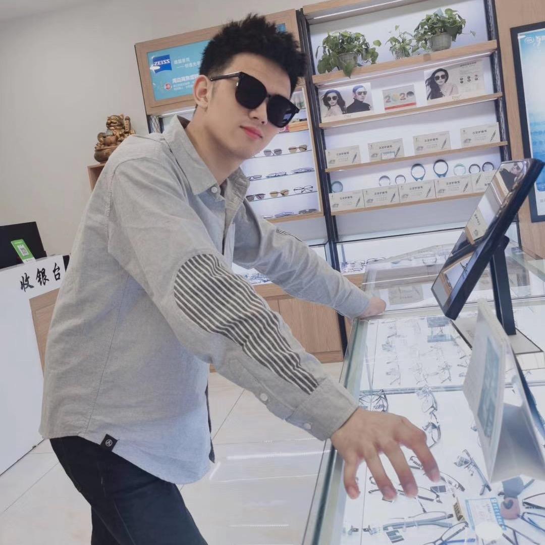 景谷佰信眼镜-老伟