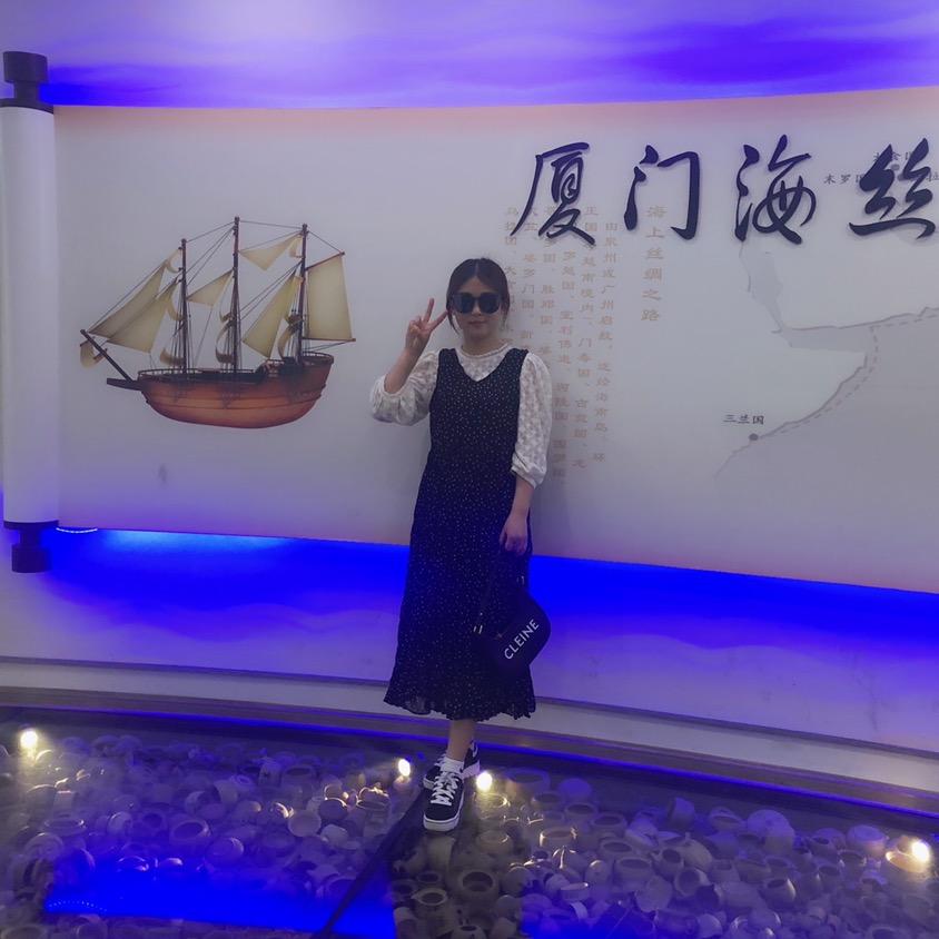 一只成长的小鹿🦒头像