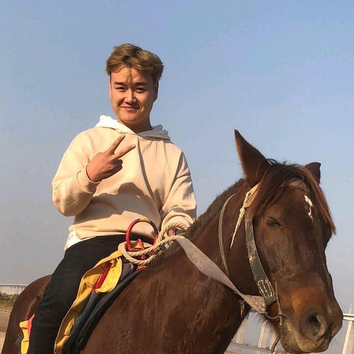 小猪哥爱玩狗