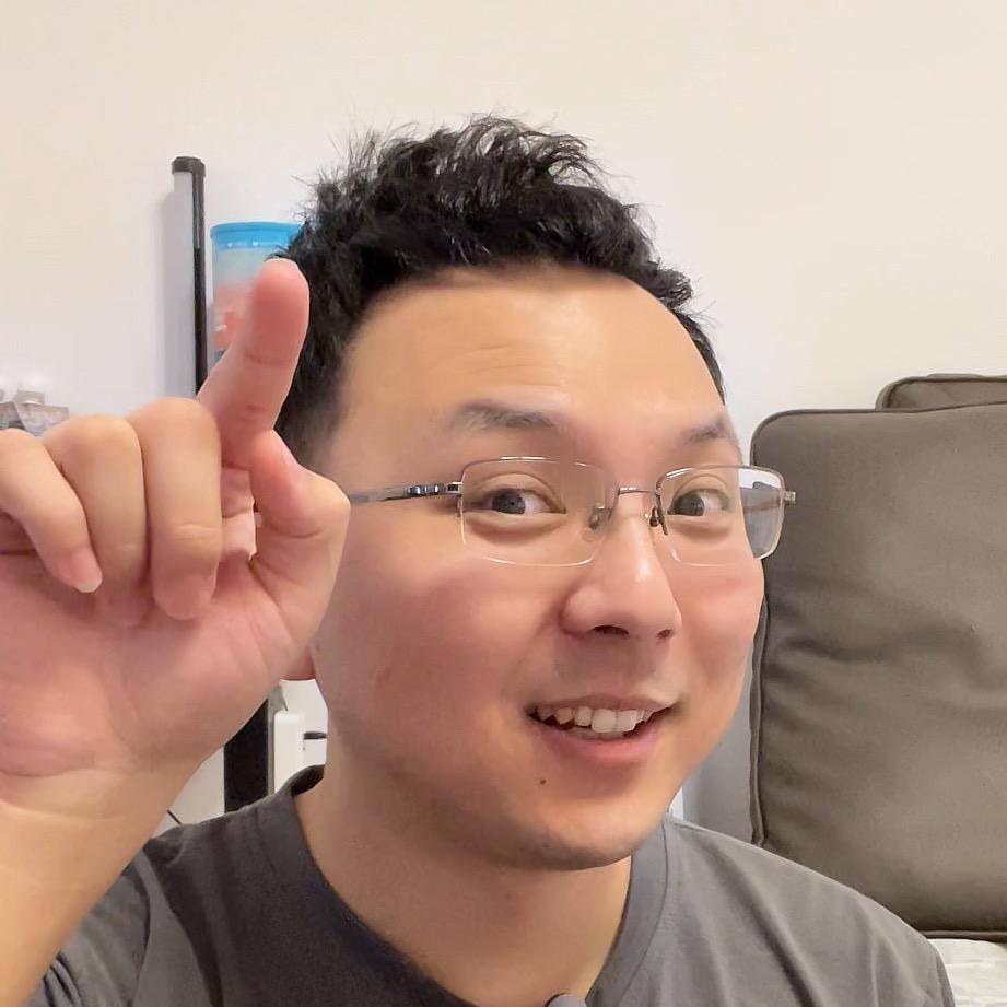 爱跑偏的八哥