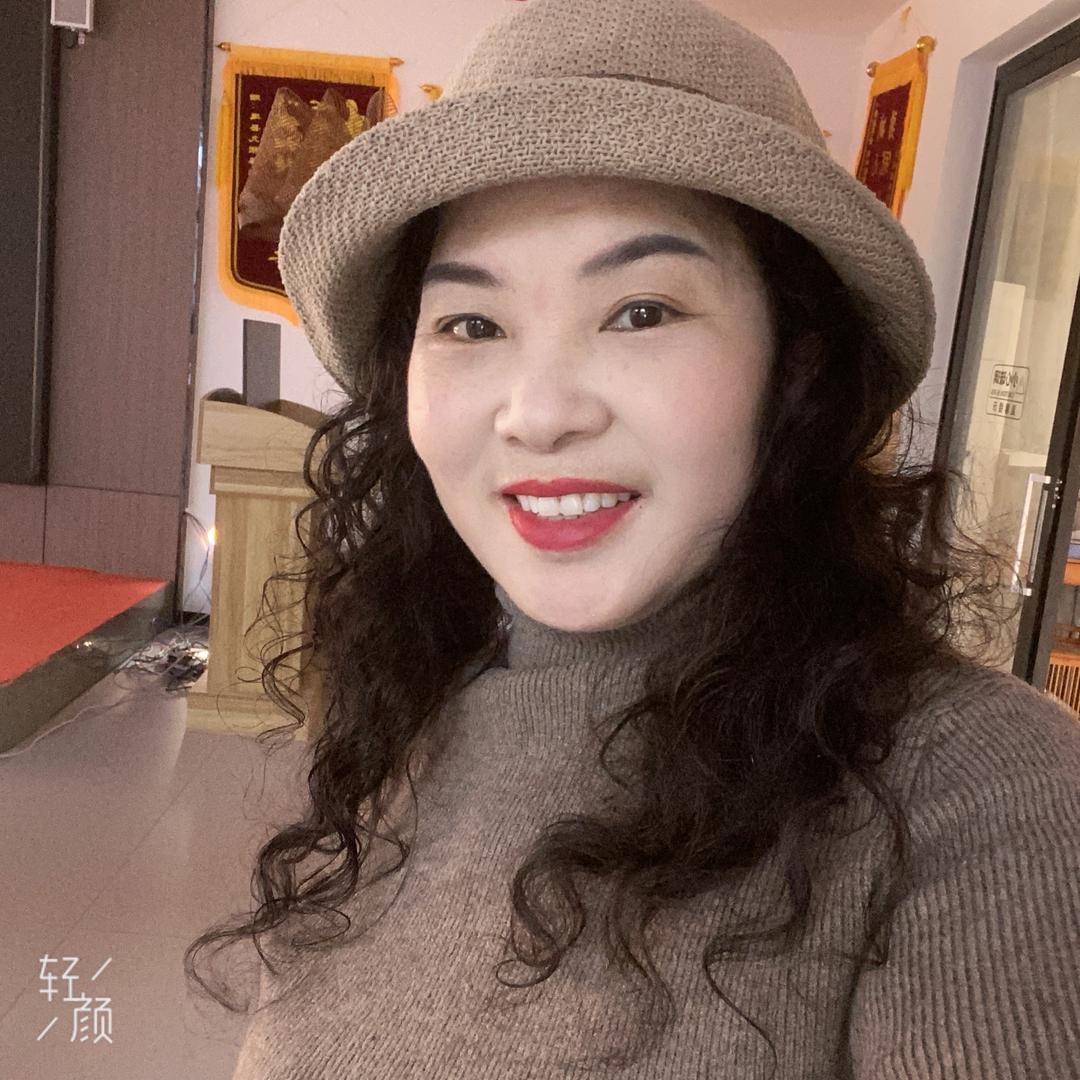 时尚姐（道县九根藤装饰）