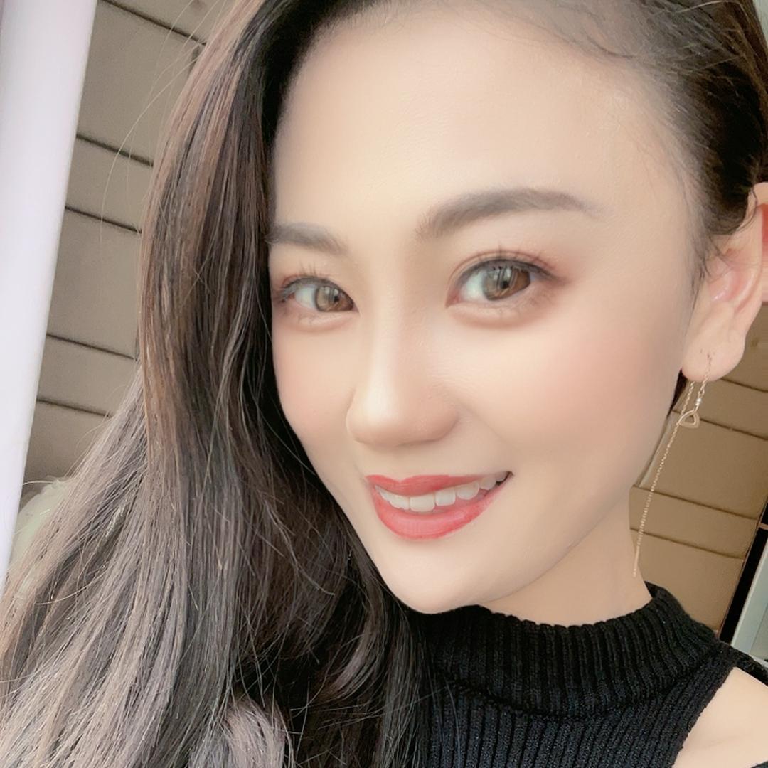 依 然