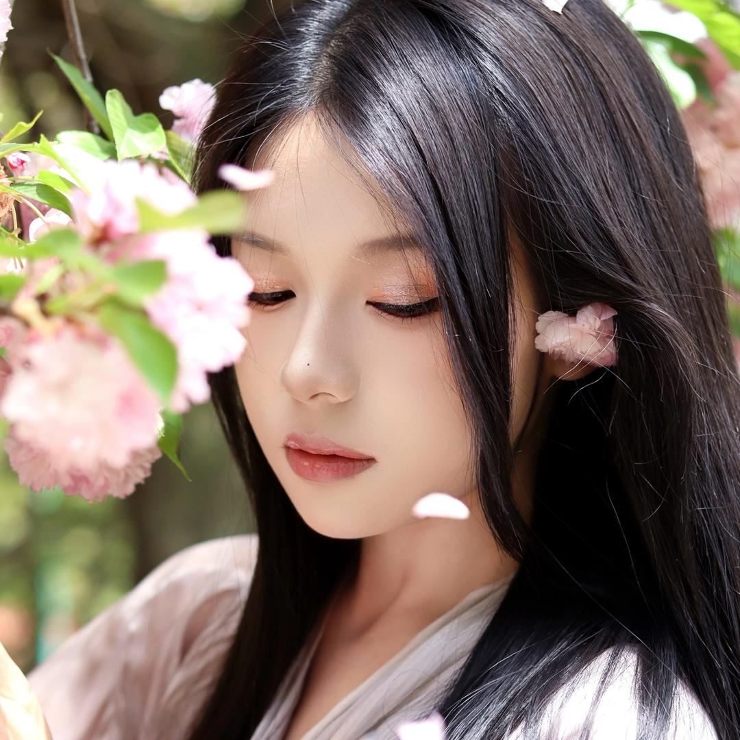 草莓泡芙卷