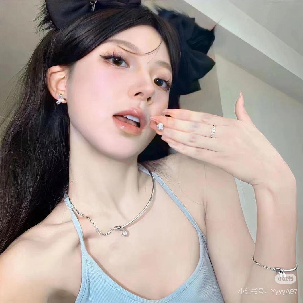 单眼皮蔓桑