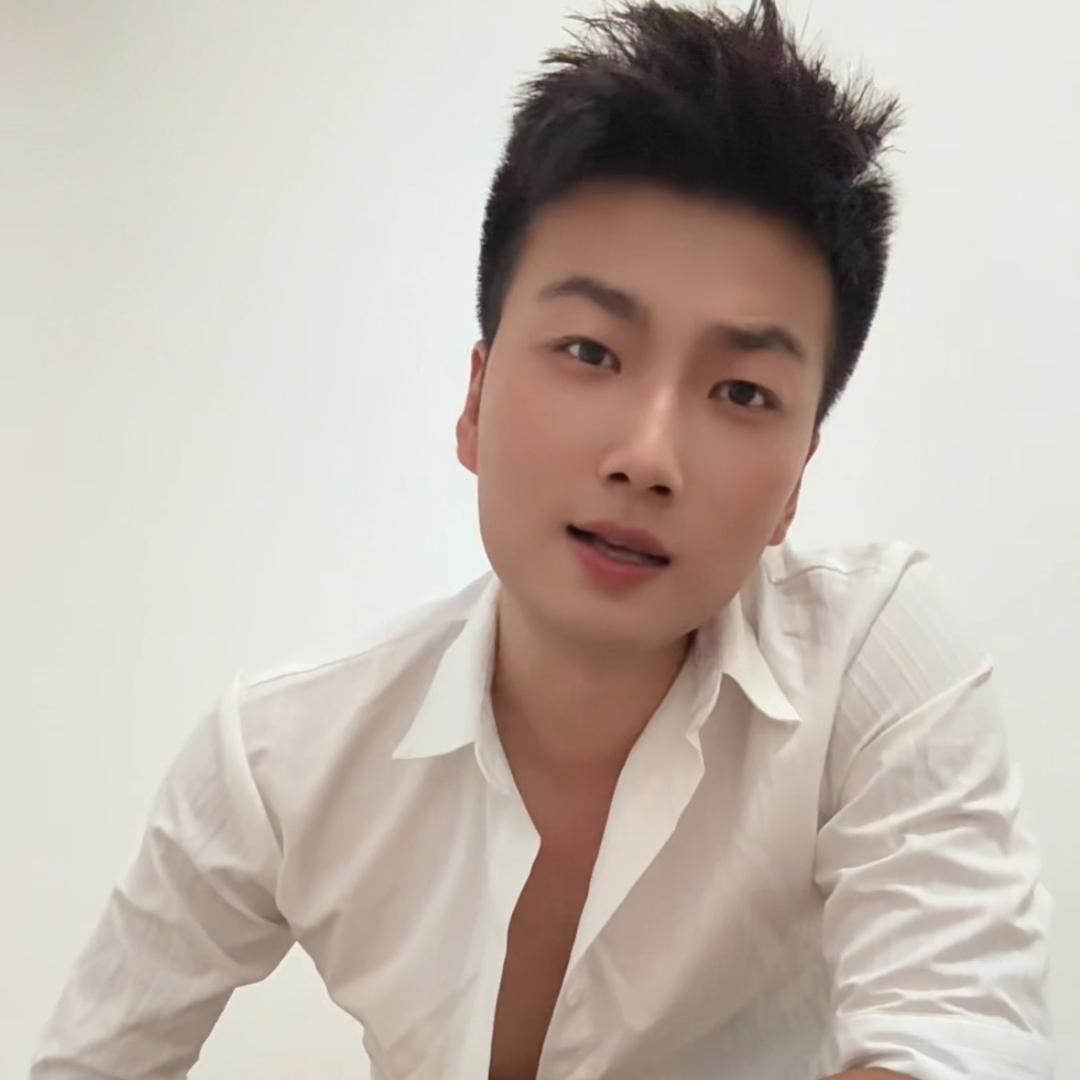 游少很正经