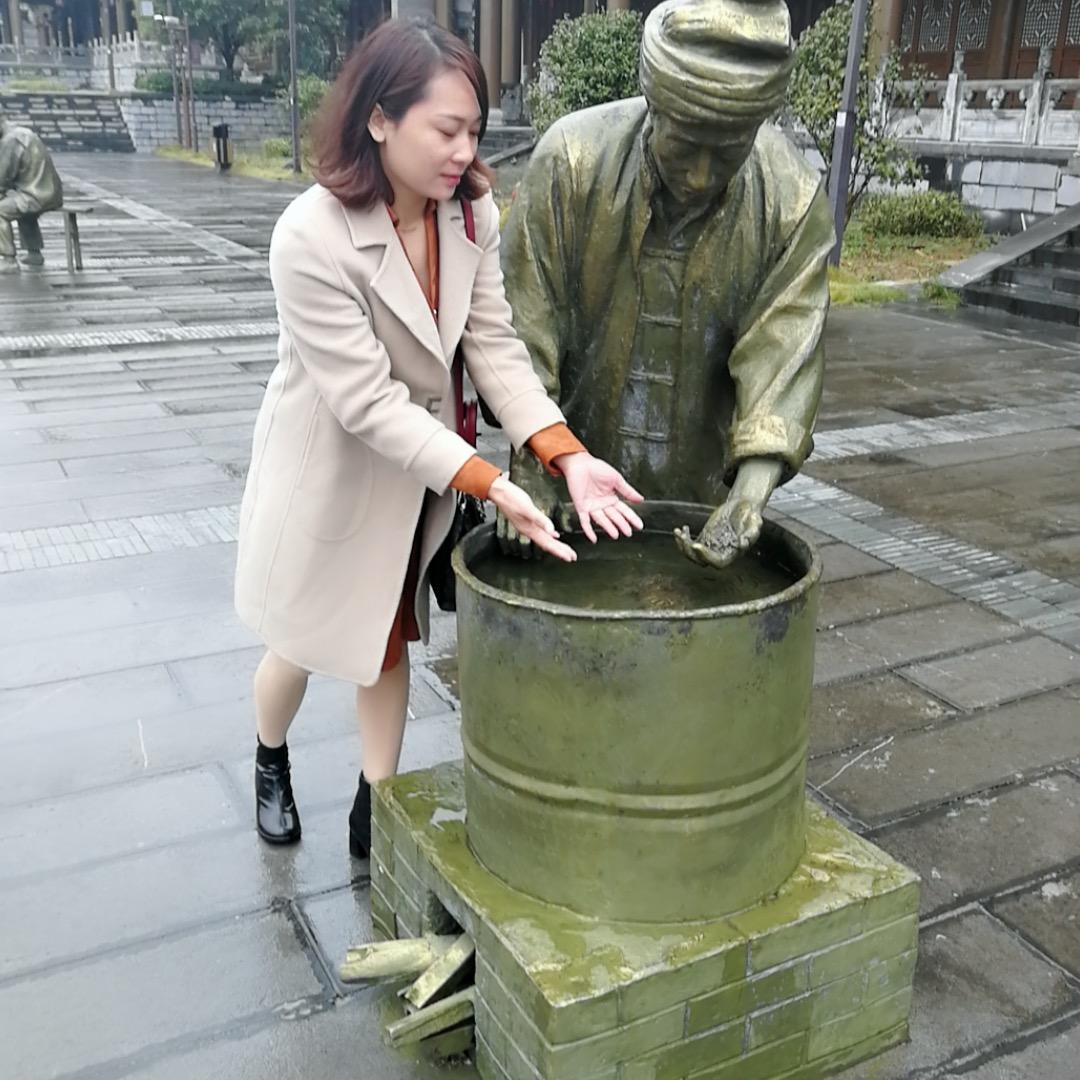 赖qian雯.引能仕润滑油