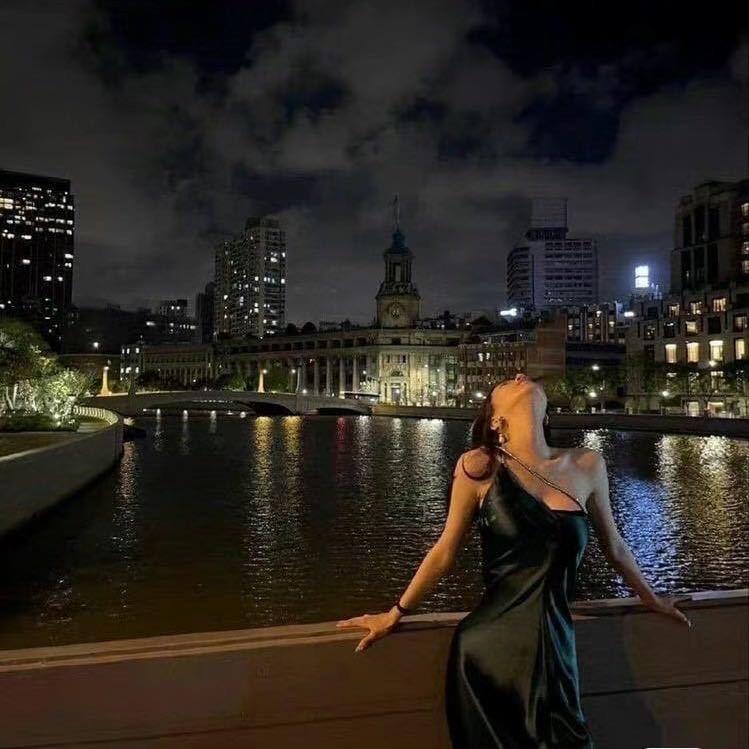 八月小众女装～