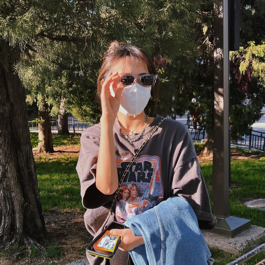 YY•