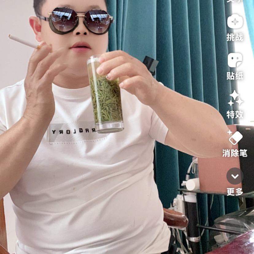 阳光下的杨德志