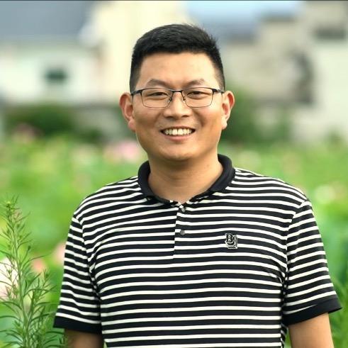 90后村书记 徐亚