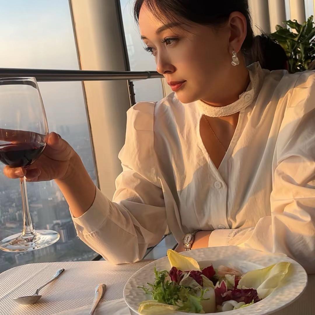 颍泉红唇特色女装优品店