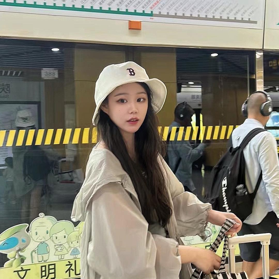 不知名美女（吃饭版）