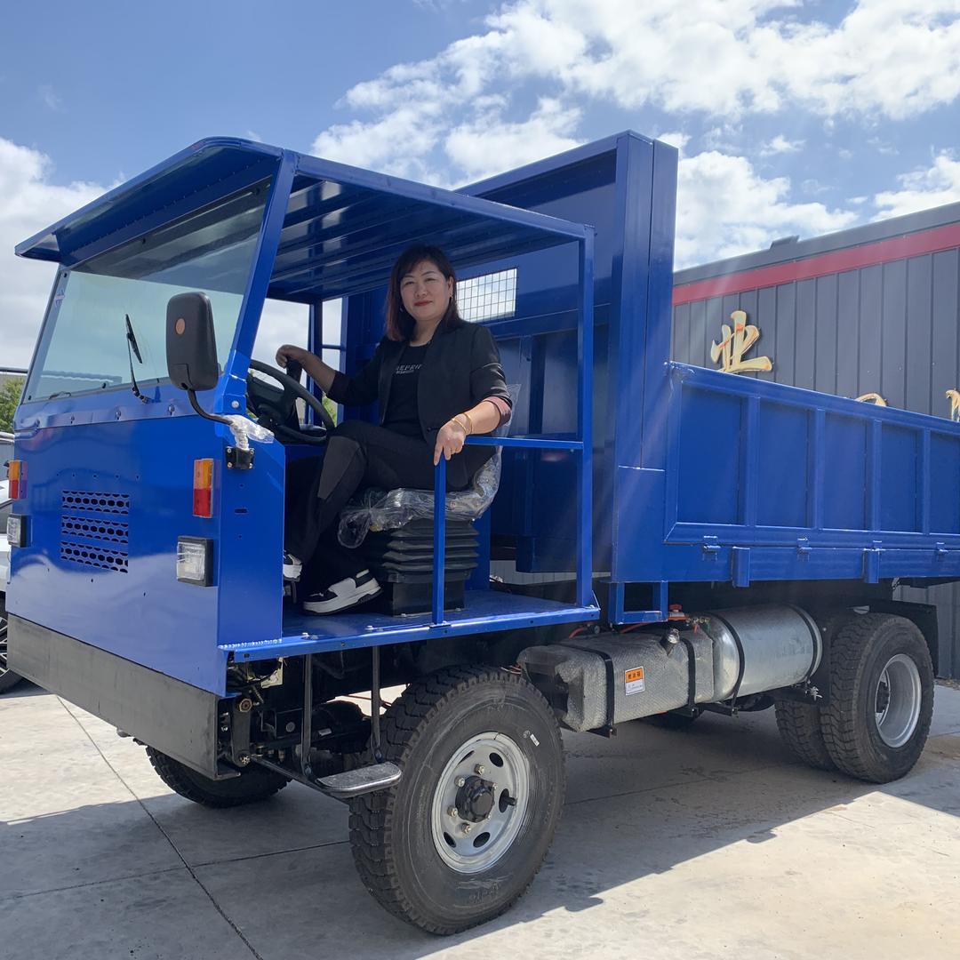四驱四不像工程机械车