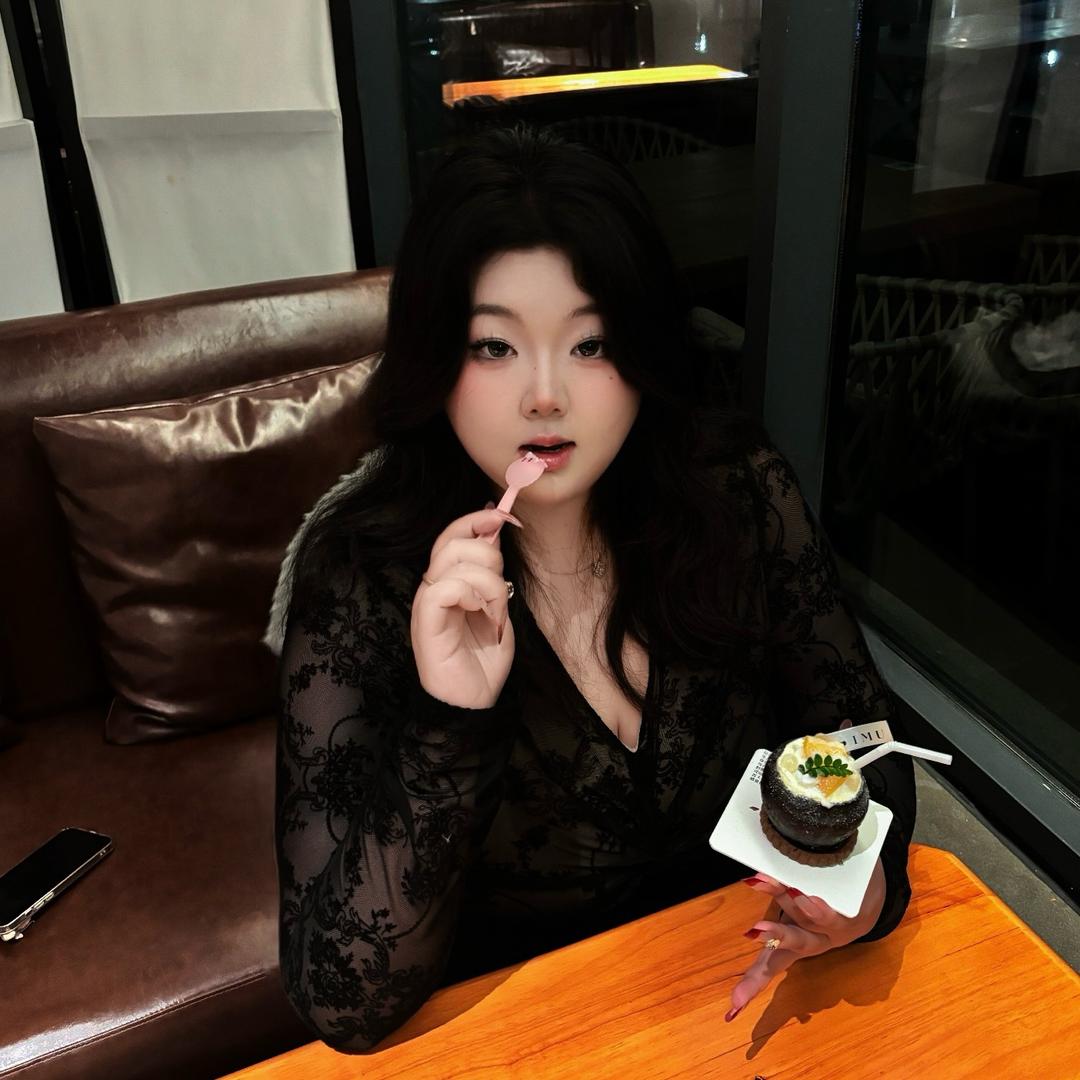 爱吃香菜.（连赞拉黑）