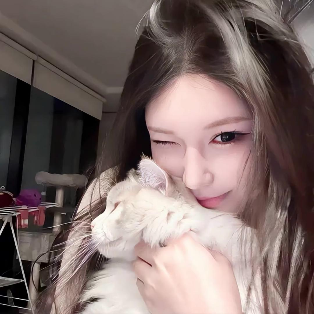 1女的.