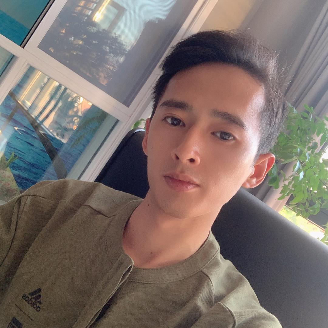 安岳门窗人•何源