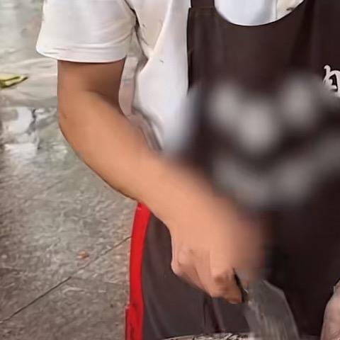 两个孩子的母亲