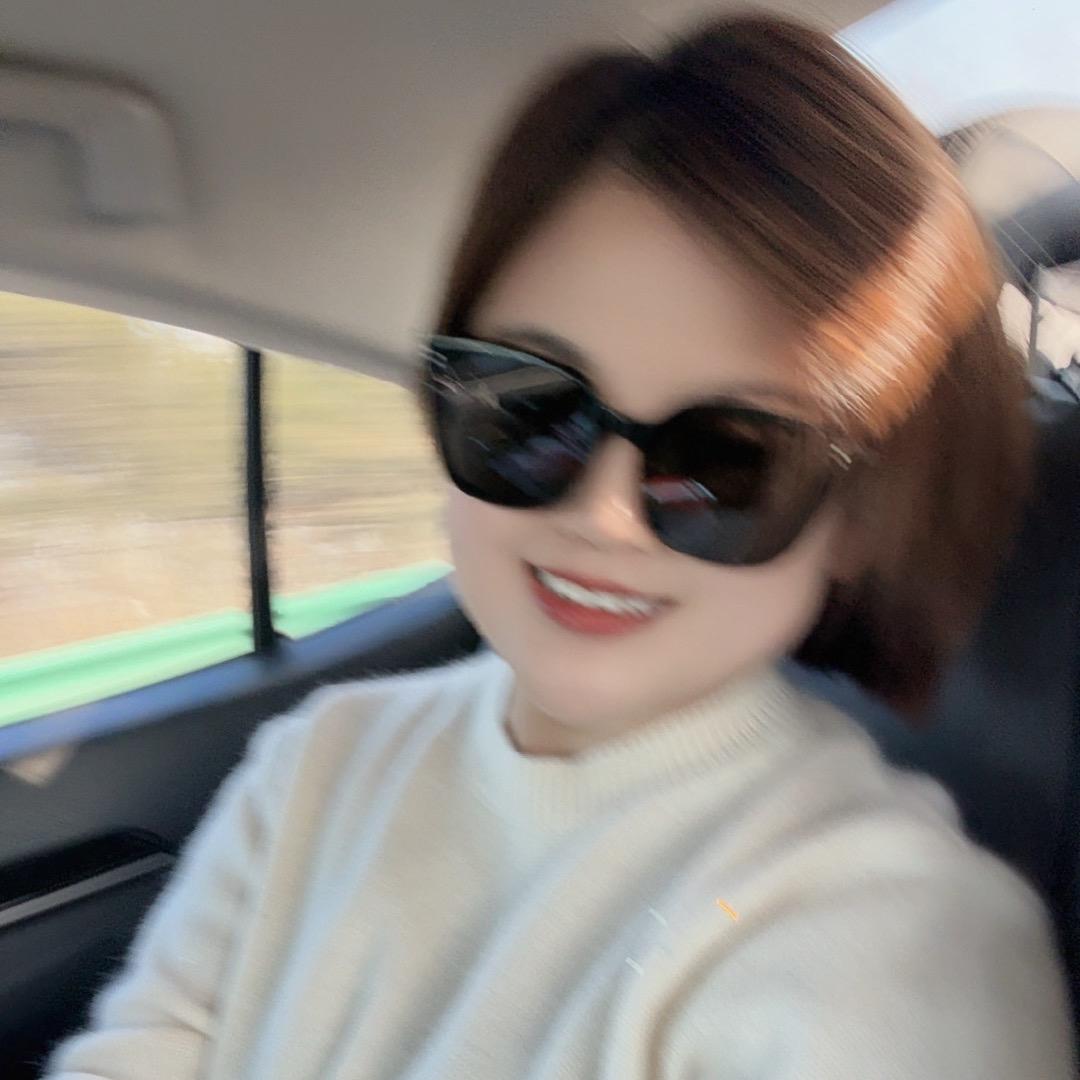 单眼皮黄女士的头像