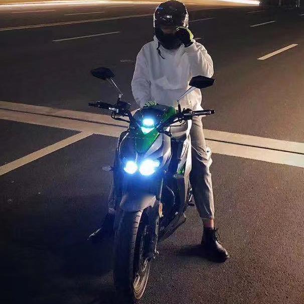 细腿女人爱上呼呼