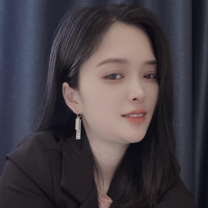莉莉@