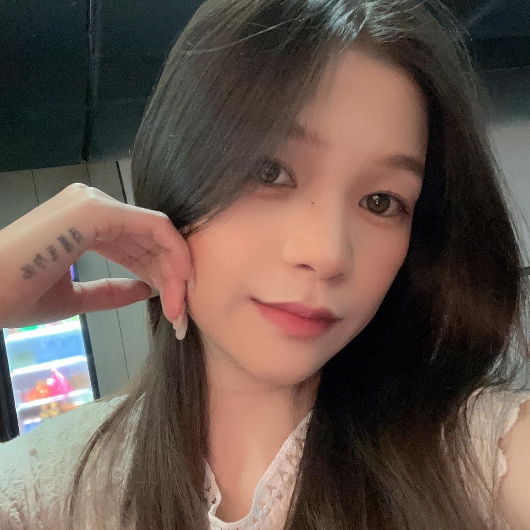 美女不6眼 泪