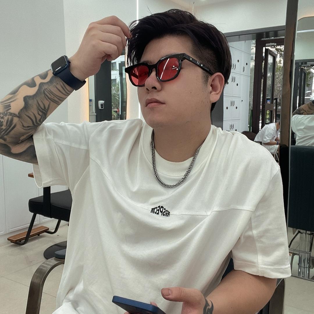 808美学发型设计阿栋