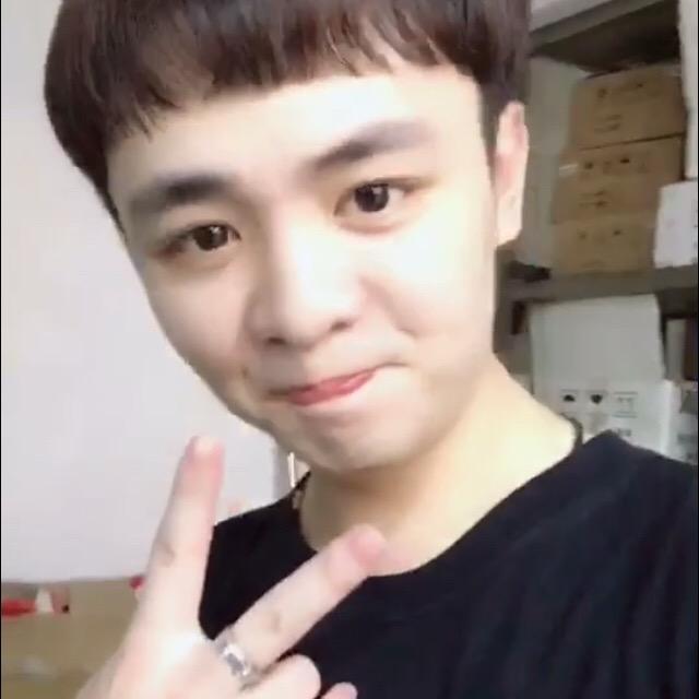 默默