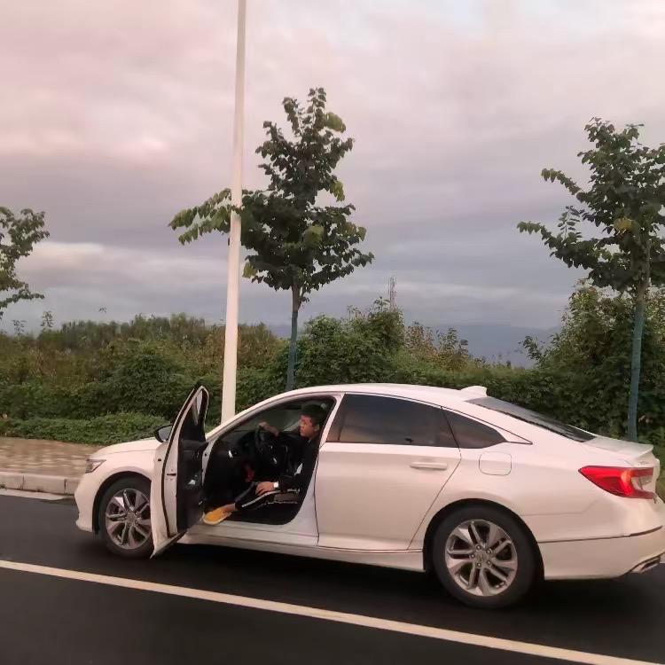 苏宸.