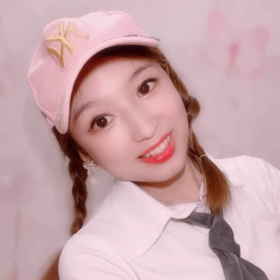 爱笑的女孩👧