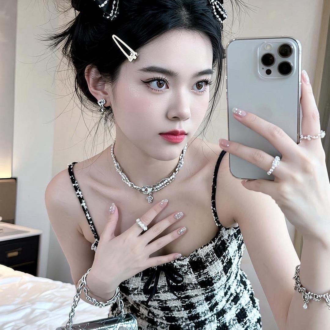 (๑╹ڡ╹)╭ ～ ♡~~耐你~~