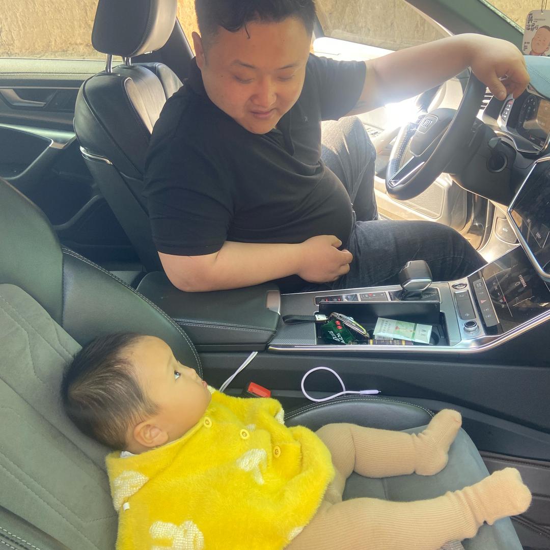 小边同志